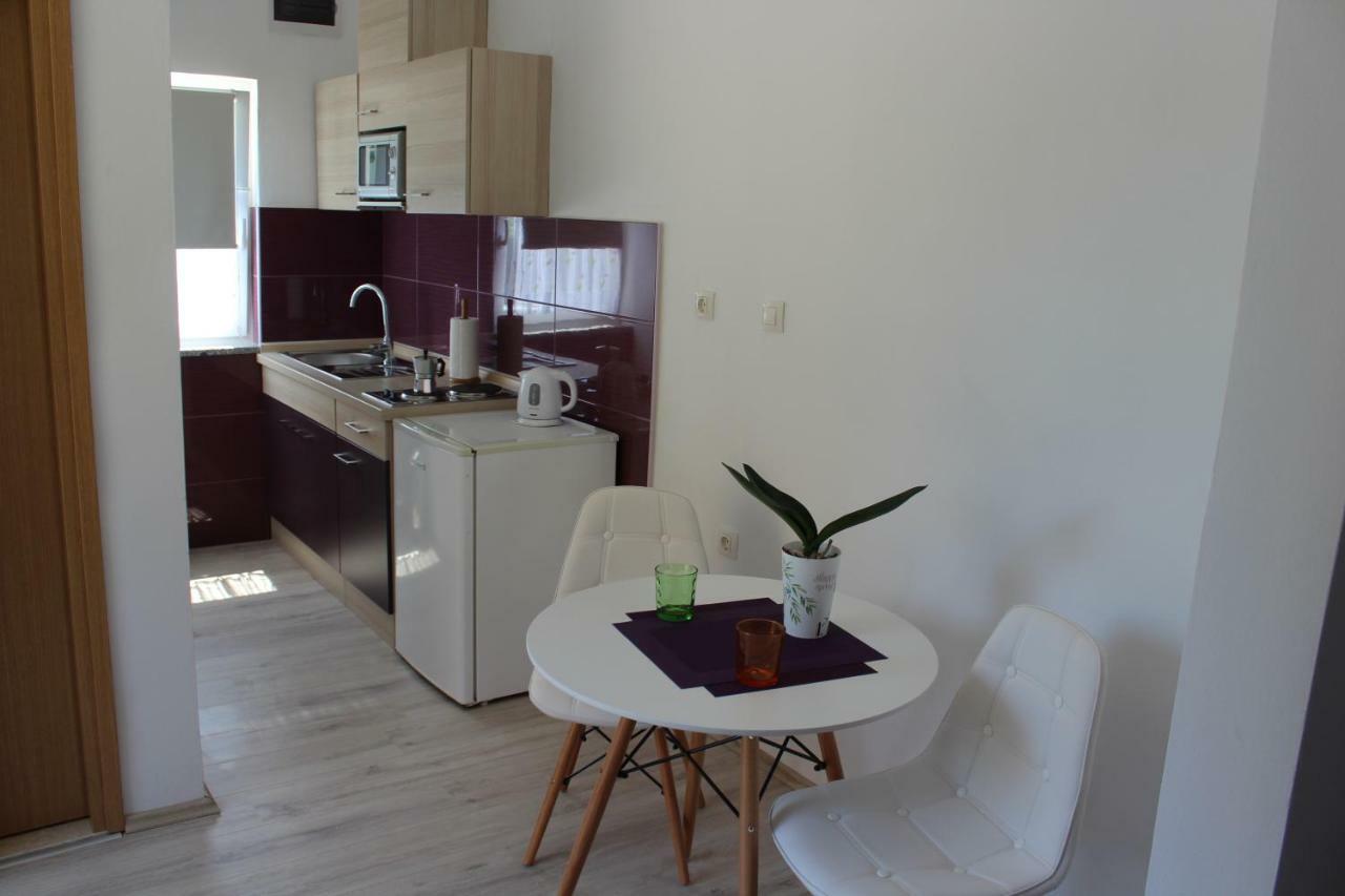 Apartment Tip Top Ровин Екстериор снимка