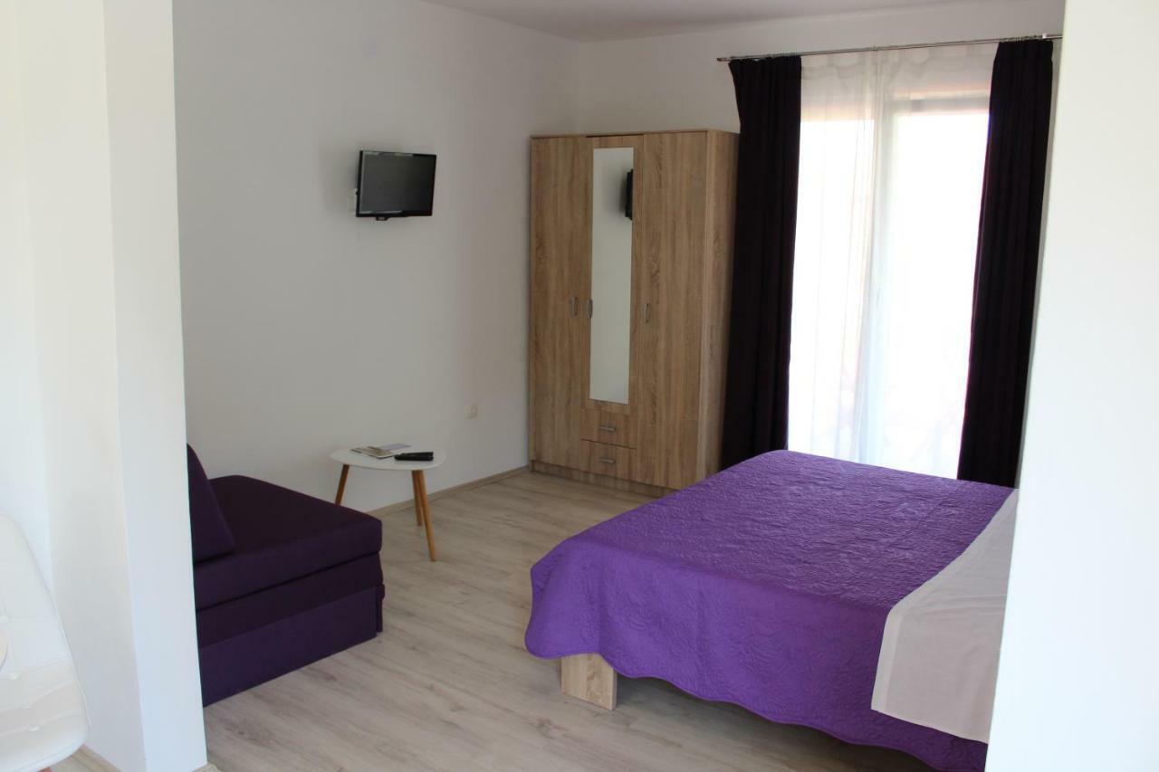 Apartment Tip Top Ровин Екстериор снимка